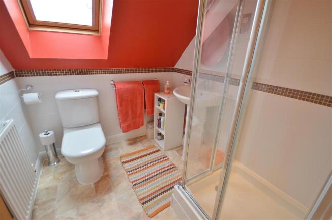 EN-SUITE SHOWER ROOM
