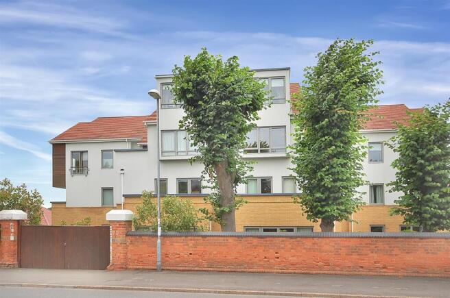 Front - 10 Oakfield.jpg