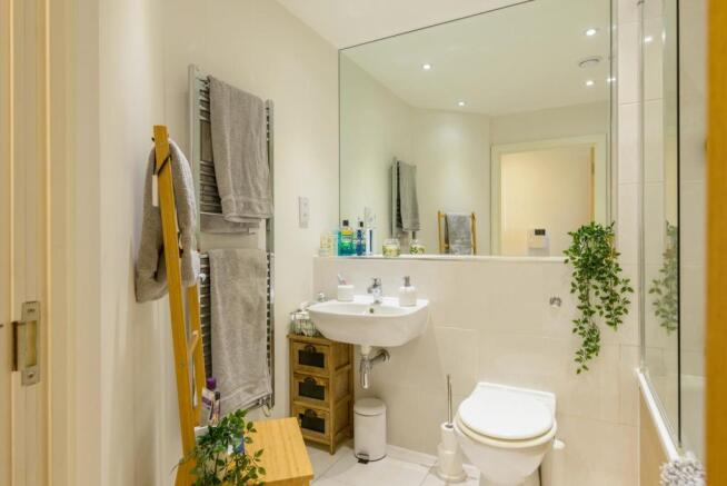 ERAUQSEHT98 - Bathroom B.jpg