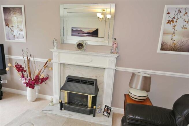 LIVING ROOM (FRONT)