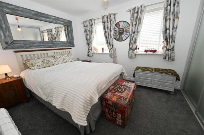 2 bed Flat for sale Image 12