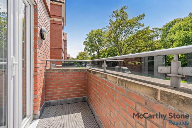 1 bed Apartment for sale Image 8