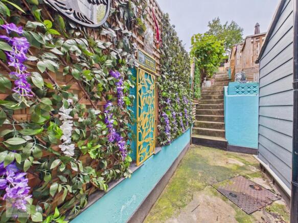 Side Courtyard To Garden