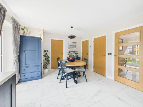 4 bed Detached for sale Image 4