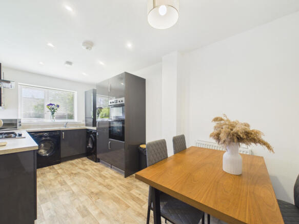 3 bed Semi-Detached for sale Image 8