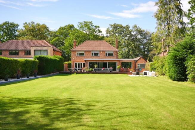 4 bed Detached for sale Image 4