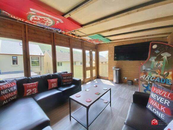 Summer House/ Studio/ Garden Room