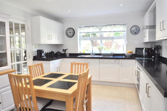 Fitted Kitchen/Breakfast Room