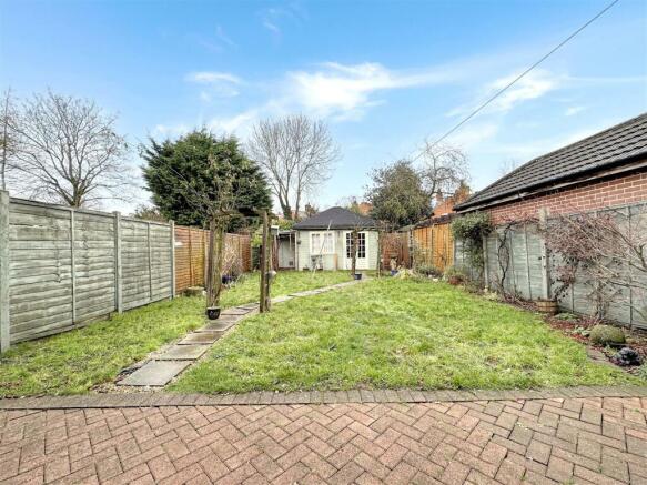 Well-Appointed Private Garden 535