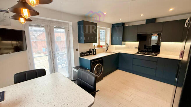 5 bed Semi-Detached for sale Image 7