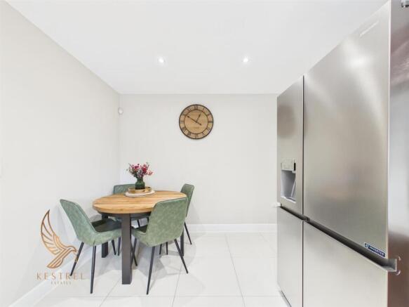 4 bed Detached for sale Image 9