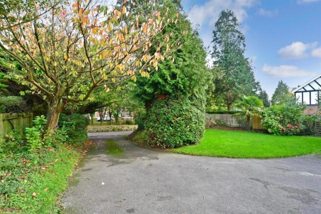 Driveway/Parking