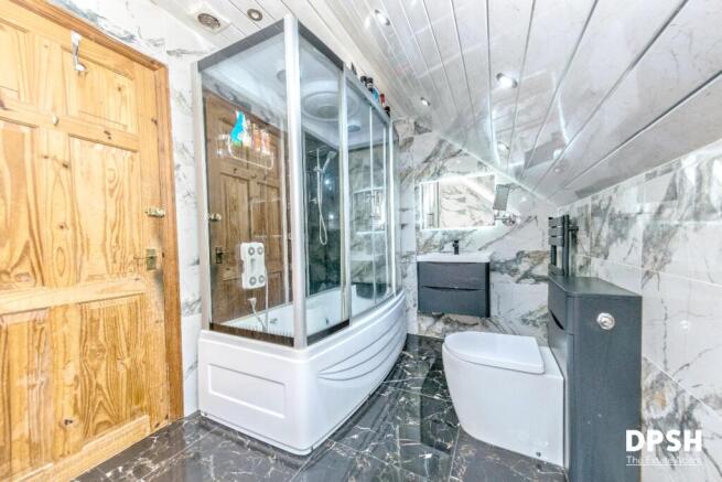 5 bed Detached for sale Image 4