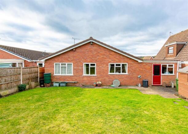 7 Reynolds Close-rear.jpg
