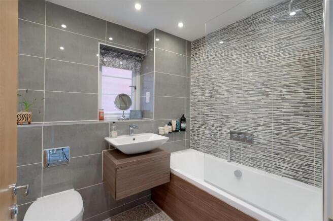 4 bed Detached for sale Image 11