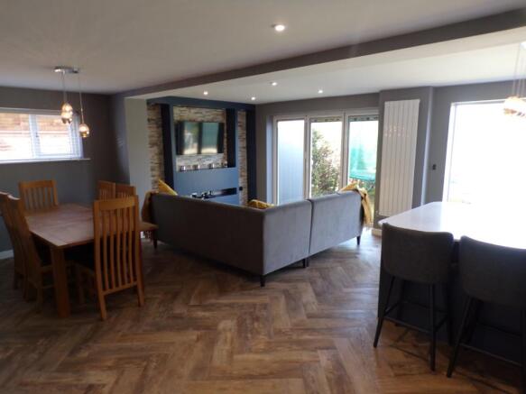 Kitchen / Dining / F