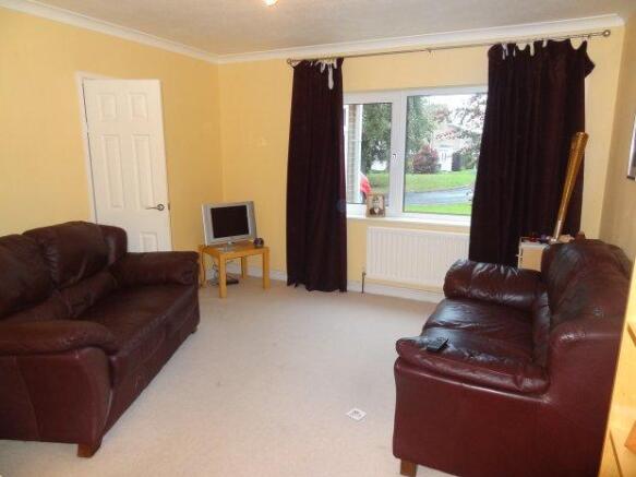 LOUNGE/DINING ROOM