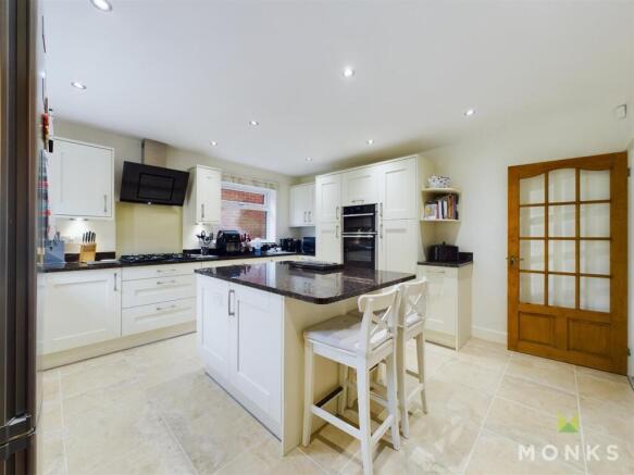 Kitchen/ Breakfast Room