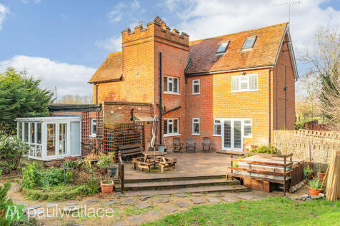 South Lodge, Broxbournebury Mansion | Set Within a Generous One-Third Acre Plot