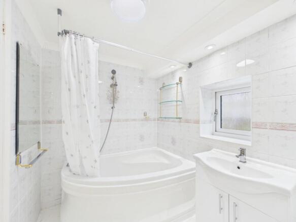 2 bed Terraced to rent Image 11