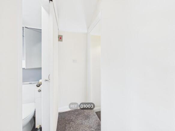 2 bed Terraced to rent Image 11
