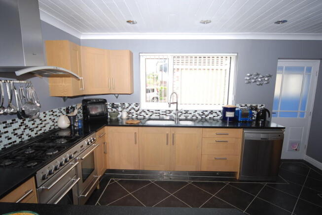 KITCHEN DINER
