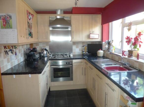 FITTED KITCHEN