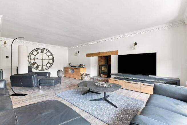 4 bed Detached for sale Image 5