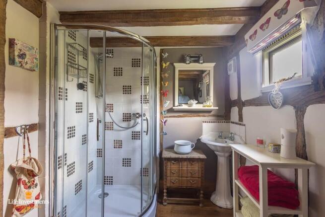 D/Stairs Shower Room