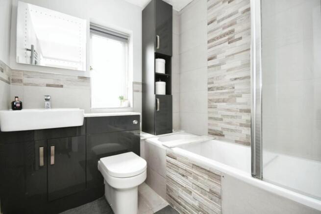 4 bed Detached for sale Image 5