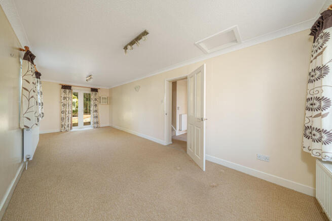 Rambler Close, Trowbridge photo 3