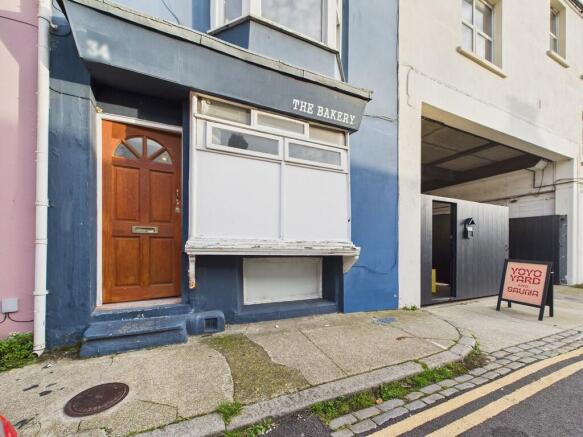 CAM04693G0-PR0031...