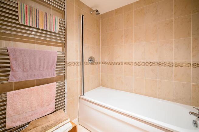 Bathroom B.jpg