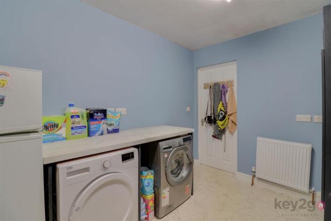 4 bed Detached for sale Image 9