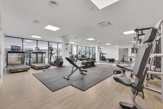 2 bed Apartment to rent Image 11