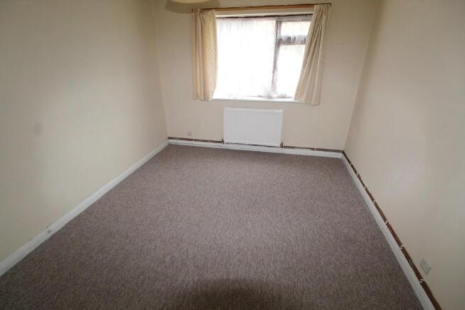 Dining Room / Bed 4
