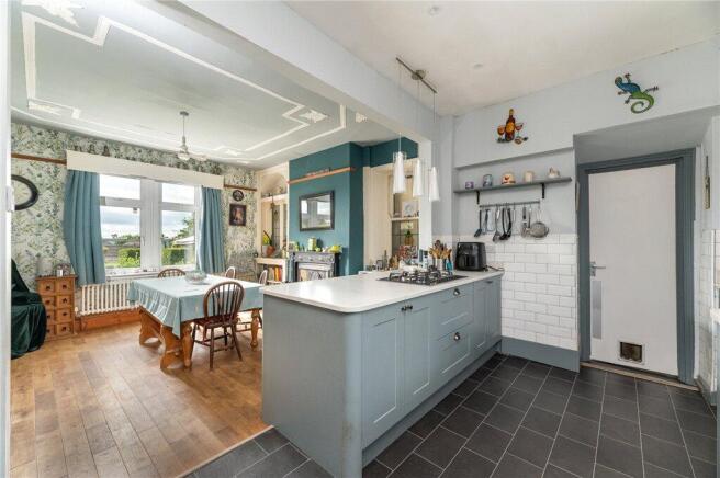 5 bed Detached for sale Image 5