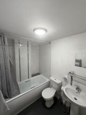2 bed Apartment to rent Image 5