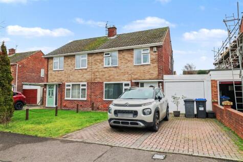 Queens Gardens, Hilperton Marsh