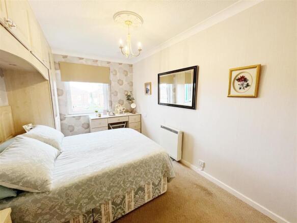 Bedroom pic 2.jpg