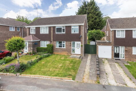 Whimbrel Way, Banbury OX16 9YN