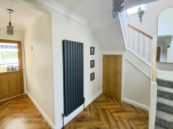 4 bed Detached for sale Image 11