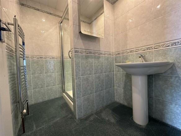 EN SUITE SHOWER ROOM