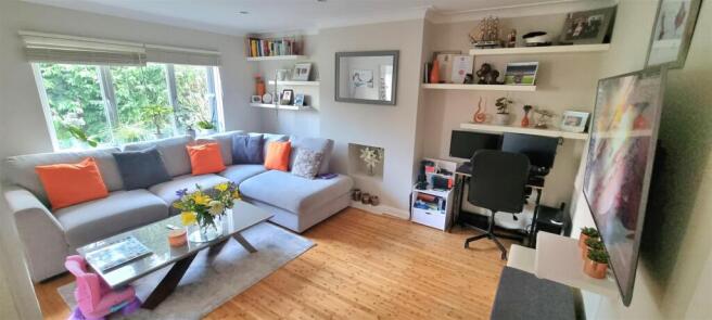 Living room 2.jpg