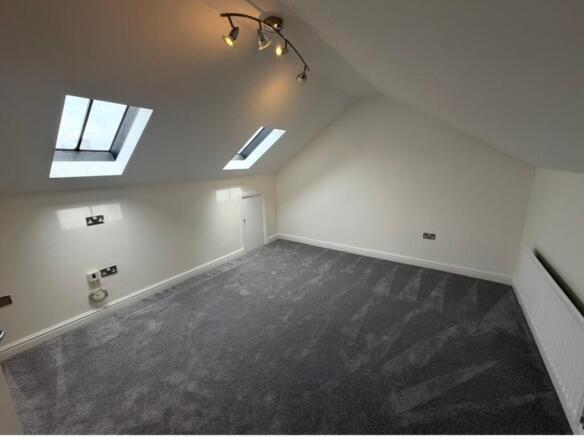 4 bed Terraced to rent Image 5