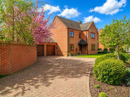 13 The Hive, Dean Forest Way, Broughton, Milton Keynes MK10 7AD