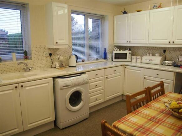 KITCHEN/DINING ROOM