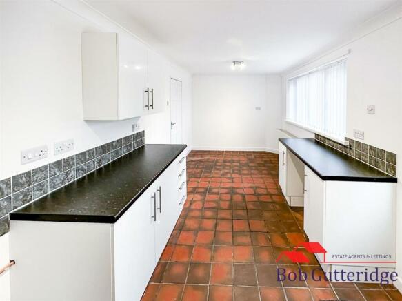 FITTED KITCHEN / DINER