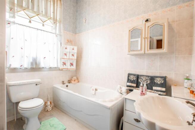 ensuite.jpg