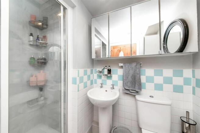 HOUSE SHOWER ROOM